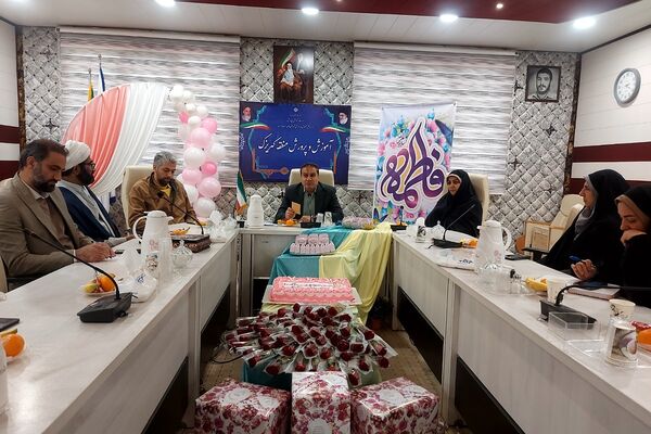 تقدیر از بانوان شاغل در اداره آموزش و پرورش کهریزک 