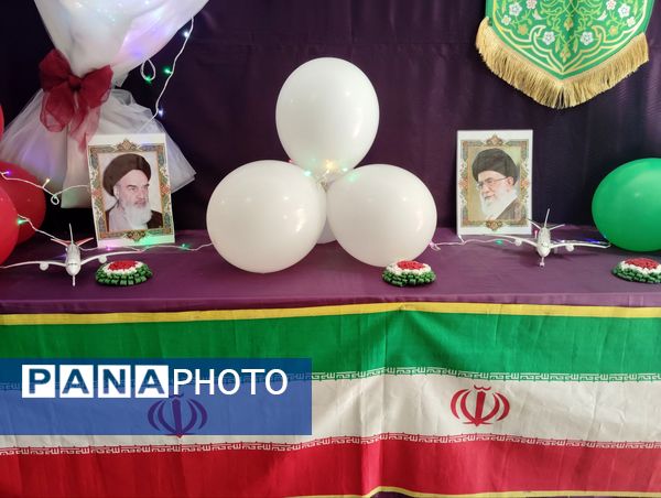 حال و هوای جشن ۲۲ بهمن در دبستان بهاردانش