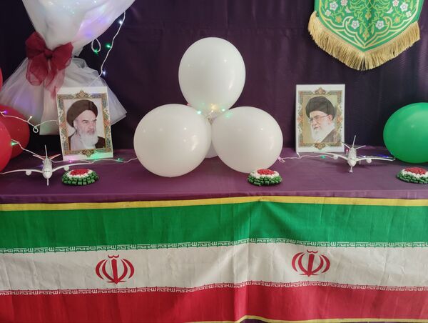 حال و هوای جشن ۲۲ بهمن در دبستان بهاردانش
