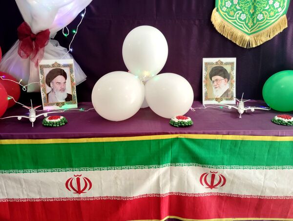 حال و هوای جشن ۲۲ بهمن در دبستان بهاردانش