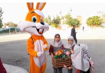 جشن شکوفه‌ها در مدرسه شهید هندویان قم