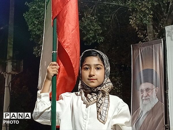 با پرچم انتقام به خیابان می‌آییم