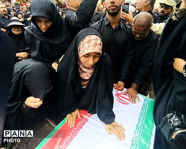 تشییع «شهیده فاطمه طاهری فرد» مدیر دبستان میناب در جیرفت