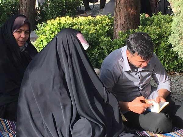 برپایی مراسم دعای عرفه در گلستان شهدای اصفهان