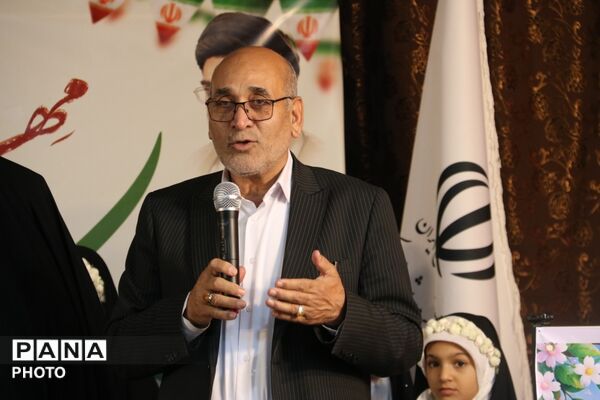 جشن شکوفه‌ها در دبستان ۲۲ بهمن یزد