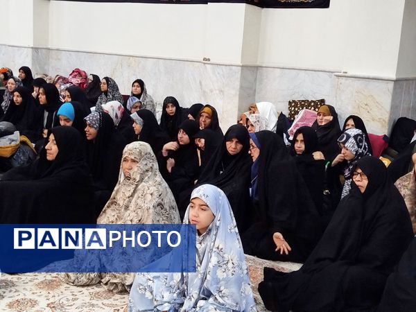 حضور امام جمعه شهرستان کاشمر در بین معتکفین دانش‌آموز در مسجد جامع شهرستان کاشمر 