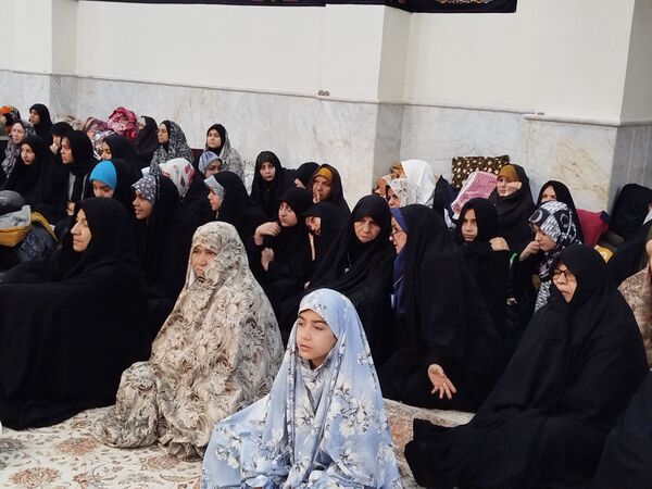 حضور امام جمعه شهرستان کاشمر در بین معتکفین دانش‌آموز در مسجد جامع شهرستان کاشمر 