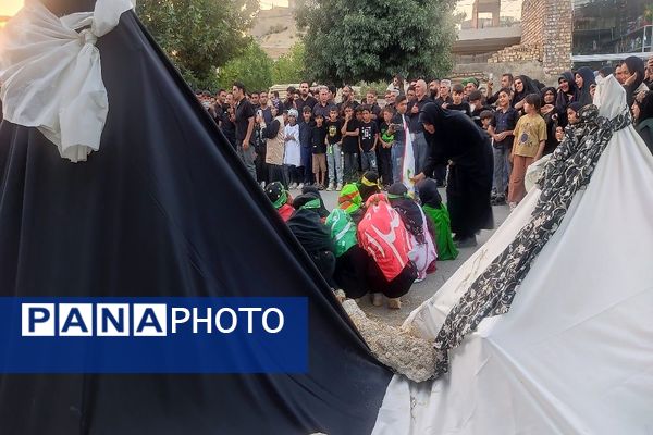 مراسم نمادین آتیش زدن خیمه ها در عصر روز عاشورا در شهر بار