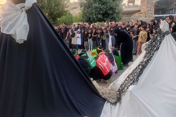 مراسم نمادین آتیش زدن خیمه ها در عصر روز عاشورا در شهر بار