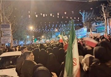 سیل جمعیت مردم سلسله برای بیعت با علمدار سوم انقلاب اسلامی