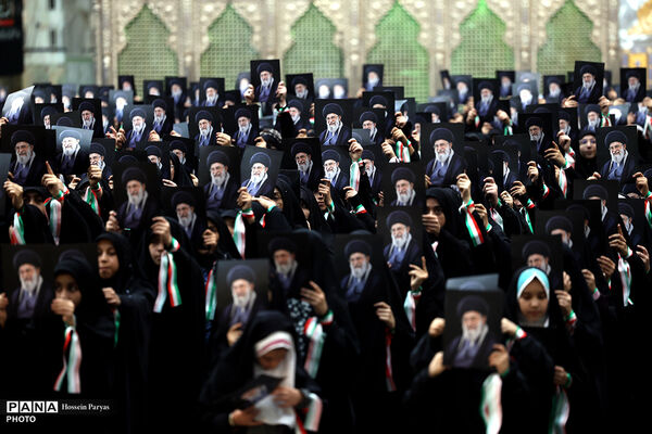 برگزاری همایش بزرگ جمع‌خوانی دانش‌آموزان با اجرای سرود و نوحه حماسی «باید برخاست»
