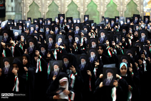 برگزاری همایش بزرگ جمع‌خوانی دانش‌آموزان با اجرای سرود و نوحه حماسی «باید برخاست»