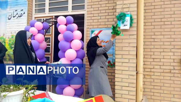 گرامیداشت هفته دفاع مقدس همزمان با آغاز سال تحصیلی در دبیرستان کوثر جلگه رخ