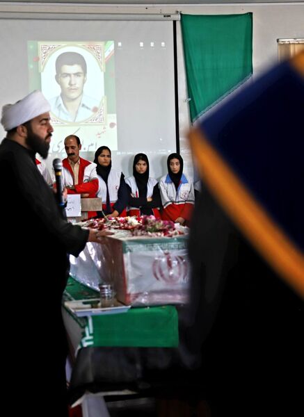 میزبانی هنرجویان هنرستان دکتر حسابی شهر محلات از پیکر شهید گمنام دفاع مقدس 