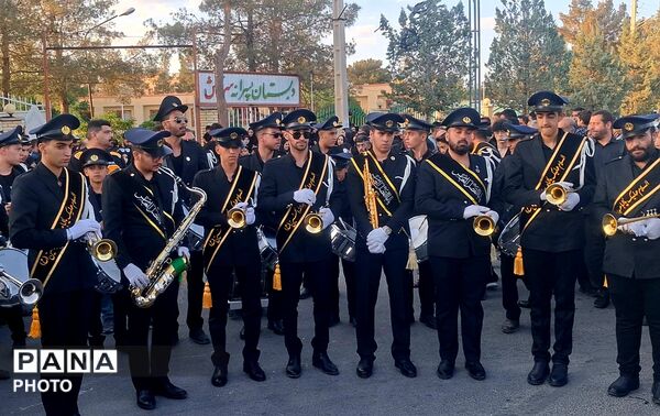 نوجوانان عاشورایی کوهپایه هم‌نوا با کاروان کربلا در «احلی من العسل»