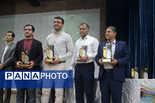 تجلیل از برگزیدگان دبیرستان شهید بهشتی شهرستان بوشهر (1)
