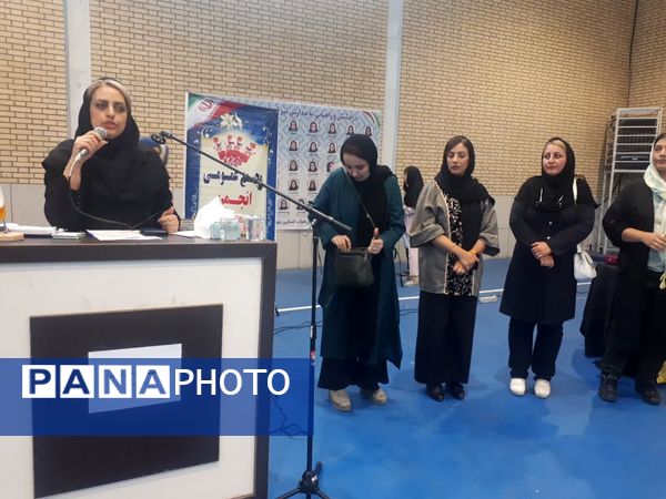 جلسه اولیا و مربیان در دبیرستان بهرام رزمی