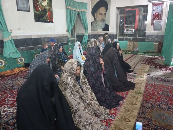 برگزاری نماز صد رکعتی در روستای گزکوه
