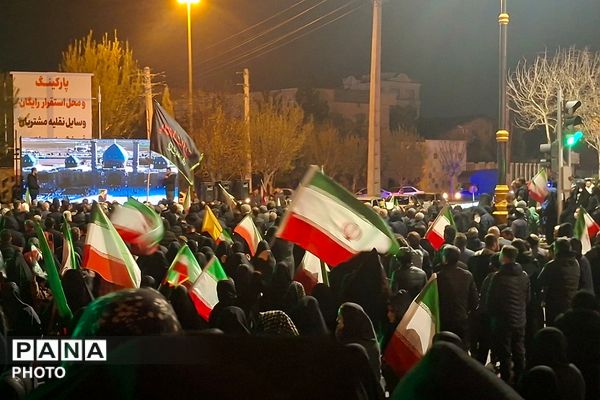 قرچکی‌ها خیابان را رها نمی‌کنند
