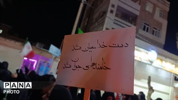 دهه نودی‌ها همچنان ایستاده اند