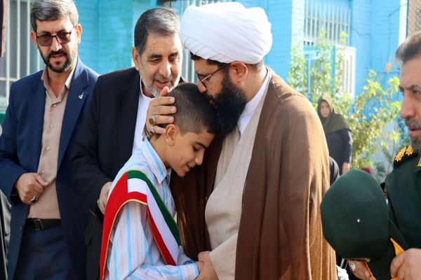 صبح مهر با کیف‌های رنگی و رؤیاهای روشن؛ مدرسه دوباره جان گرفت