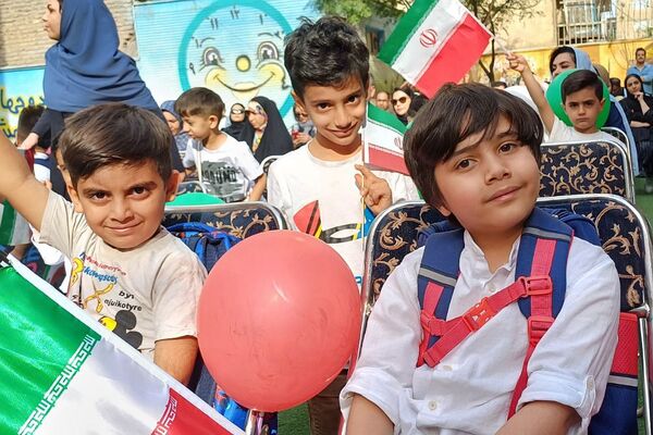 گام نهادن دانش‌آموزان کودکستانی شهرستان ورامین در مسیر تعلیم و تربیت