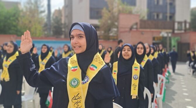 برپایی جشن عاطفه‌ها در دبیرستان فرزانگان ۴