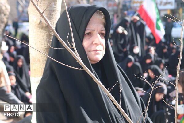 تجمع سوگواران رهبر شهید انقلاب در بهارستان‌دو