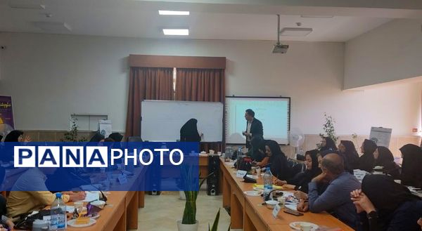 اولین کارگاه دانش‌افزایی آموزشی پژوهشی داوران بیست و هفتمین برنامه ملی معلم پژوهنده