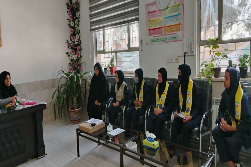 اولین جلسه شورای دانش آموزی در دبیرستان شهید مجید دهنوی  نیشابور