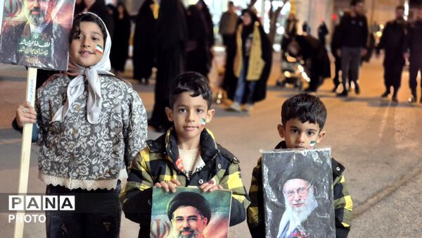 شبی متفاوت با فریادهای آیینی؛ گردهمایی باشکوه دوستداران سنت