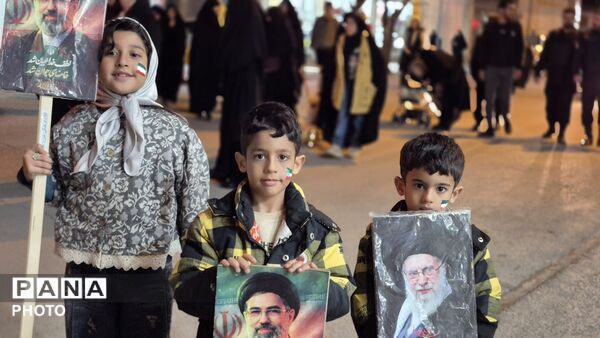 شبی متفاوت با فریادهای آیینی؛ گردهمایی باشکوه دوستداران سنت