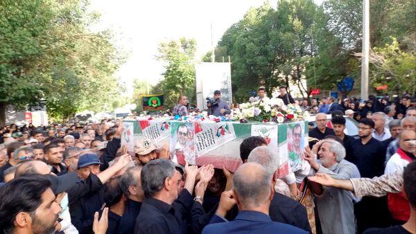 تشییع پیکر پزشکِ شهید در بروجن