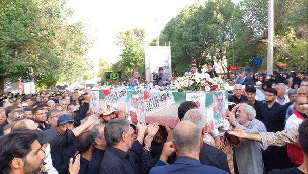 تشییع پیکر پزشکِ شهید در بروجن