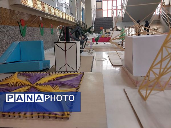 برپایی نمایشگاه ریاضی در دبیرستان آرمینه مصلی‌نژاد
