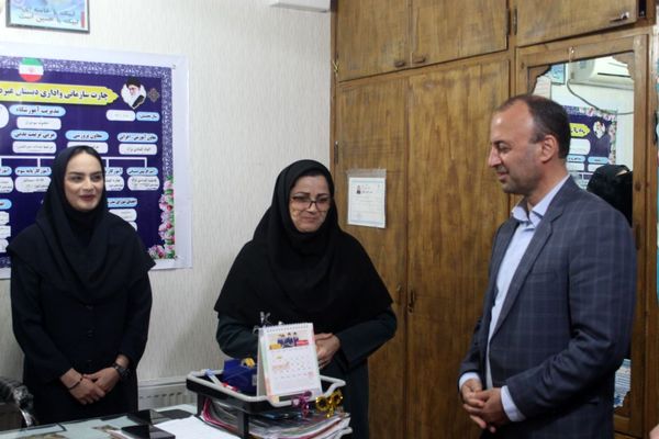 بزرگداشت مقام معلمان در مدارس گلوگاه 