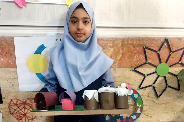 نمایشگاه دست سازه های دانش‌آموزی در دبستان شهید مجید مجیدی ناحیه دو شهرری 