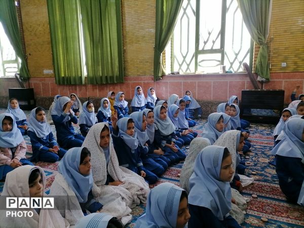 محفل انس با قرآن و اقامه نماز جماعت در سومین روز ماه مبارک رمضان 