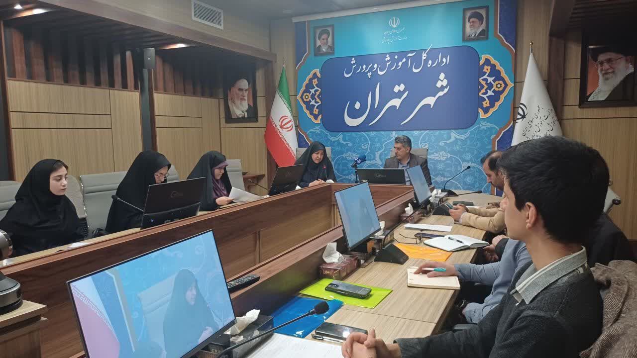 تقدیر از دانش‌آموزخبرنگاران، نمایندگان مجلس و مجامع دانش‌آموزی در نشست گفت‌وگوی بین‌نسلی تهران