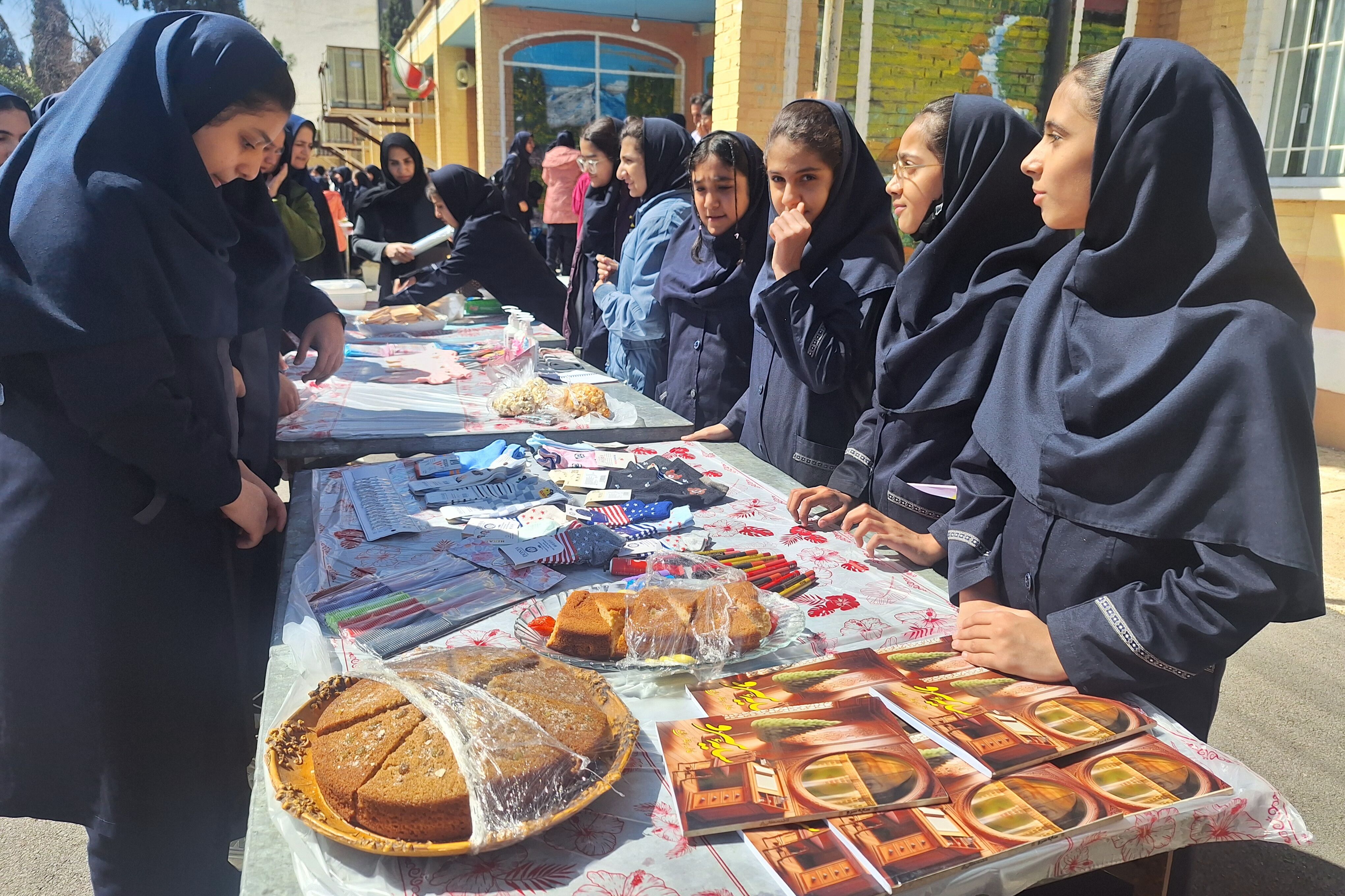 برگزاری بازارچه  کسب و کار دانش‌آموزی در آموزشگاه پویش ناحیه ۳شیراز 