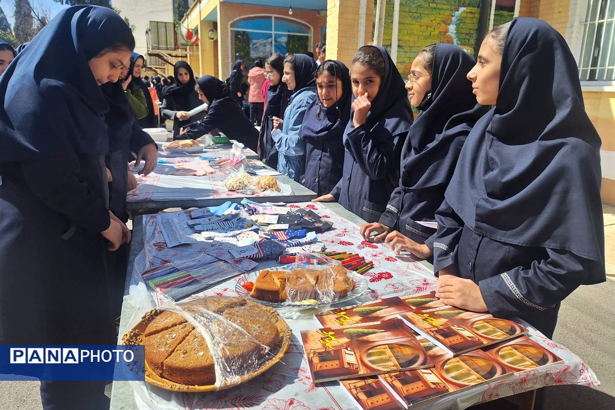برگزاری بازارچه  کسب و کار دانش‌آموزی در آموزشگاه پویش ناحیه ۳شیراز 