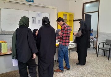 هدایت تحصیلی دانش آموزان پایه نهم دبیرستان میثاق منطقه تبادکان مشهد