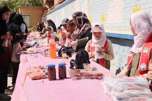 برپایی بازارچه تمام تشکلاتی در دبستان شهید ناصری