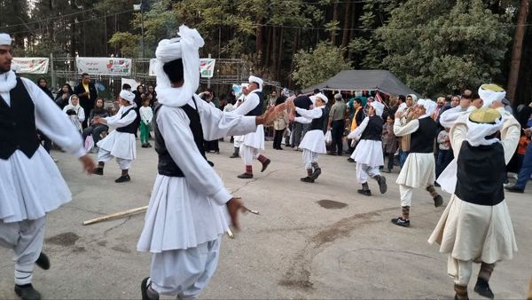 پایان بخش جشنواره نان گرم با حضور گرم مردم