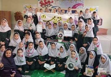 حضور دانش‌آموزان مدرسه دخترانه مهر ۲ در محفل انس با قرآن به‌ یاد شهیدنصرالله