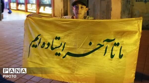 حضور پرشور مردم در تجمع انقلابی، صحنه‌ای از همبستگی و ایستادگی