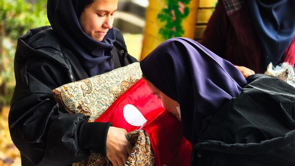 عطر حسینی در مدرسه نوشین بختیاری؛ ورود پرچم متبرک امام حسین(ع) و اجرای پویش «دانش‌آموز حرم‌ساز» در جوادآباد