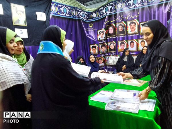 میزبانی مدرسه‌ شهید مدرس ناحیه 3 تبریز در تجمع میدان ساعت