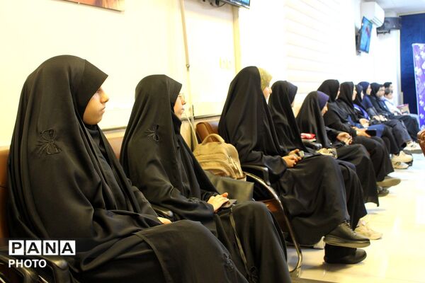 نشست خبری خبرنگاران پانا با مدیرکل آموزش و پرورش استان البرز 