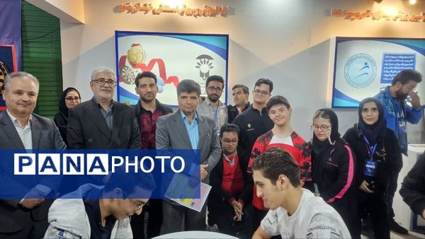 فعالیت غرفه منطقه ۱۰ شهرداری مشهد مقدس در جشنواره خانواده ورزش 